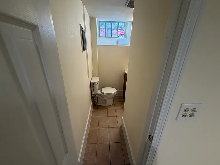 136 Chiswick Rd #1B — Photo 6