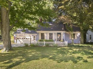 350 Bassett Rd, Bay Village, OH 44140