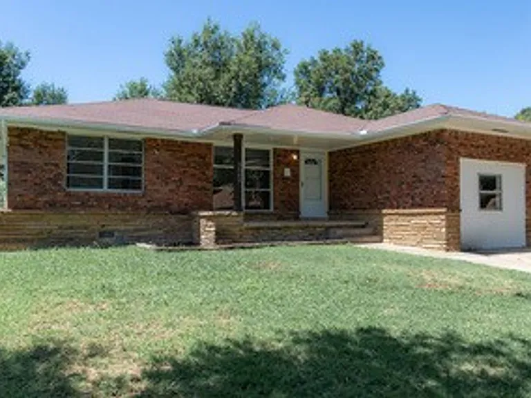 3009 N Vermont Ave — Photo 9
