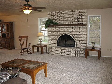 3rd image of 1309 S Ave A