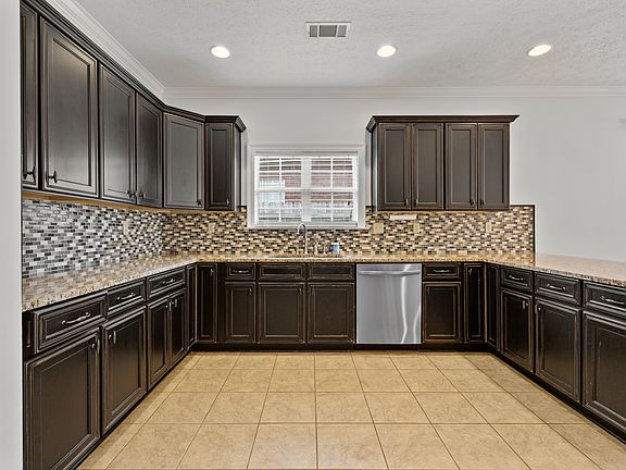 4th image of 512 Ashton Oak Dr
