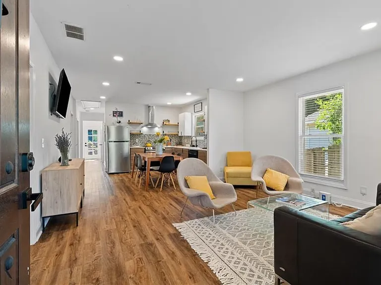 2352 Herring Rd SW — Photo 3