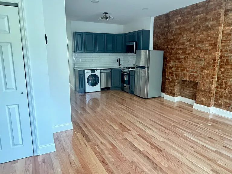 251 Madison St #2 — Photo 3