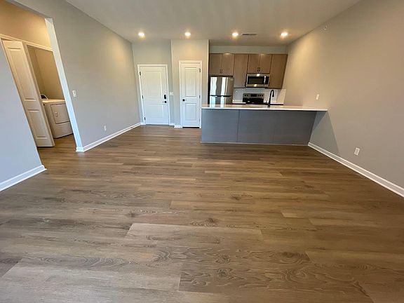 4th image of 18743 Oakmont Dr #209