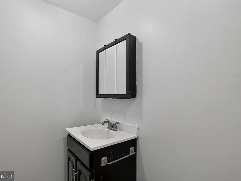 2623 Emerald St — Photo 25