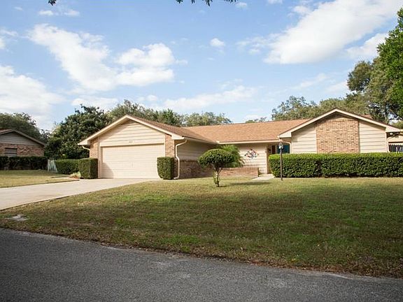 3rd image of 809 Yorkshire Dr