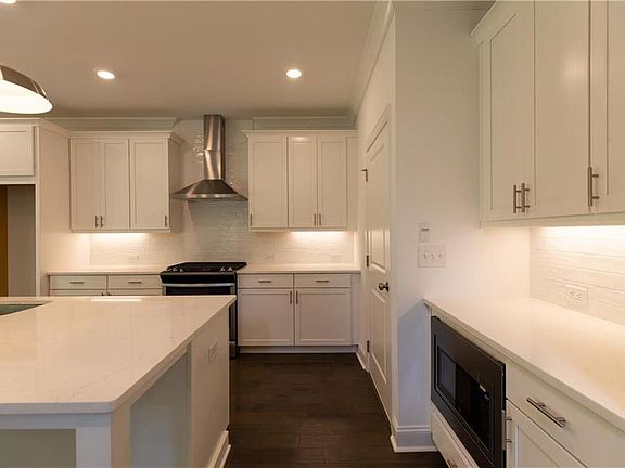 Not actual home photos from same home layout for representation purposes only.