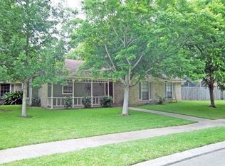 130 Mesquite St, Lake Jackson, TX 77566