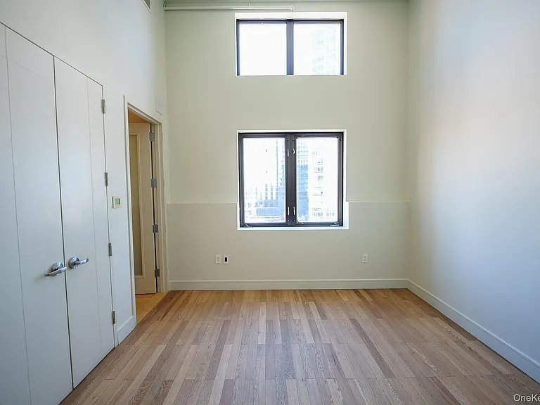 25 Leroy Pl #Penthouse 1 — Photo 9