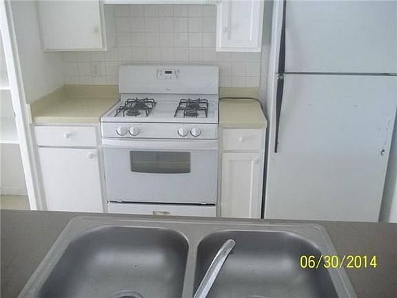 4th image of 2405 Mission Hill Dr