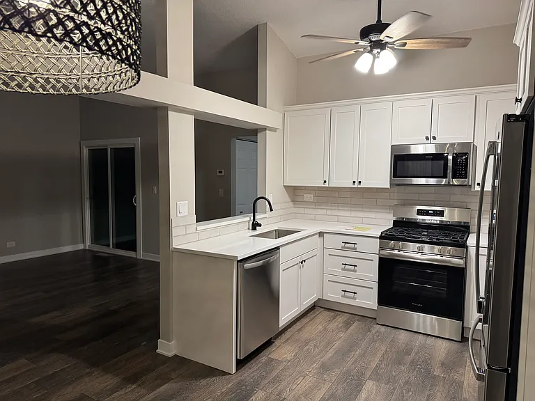 343 Danbury Dr — Photo 3