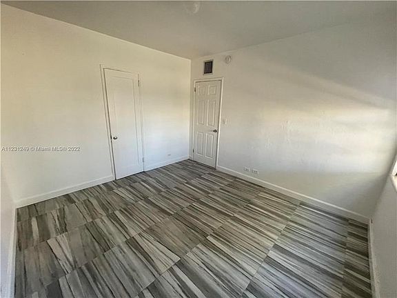 4th image of 1740 Normandy Dr APT 1