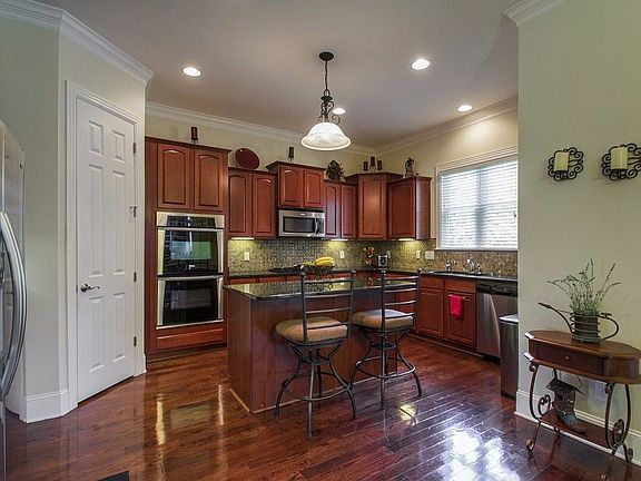 2nd image of 1316 Cottingham Dr