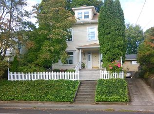 1917 NE Multnomah St, Portland, OR 97232