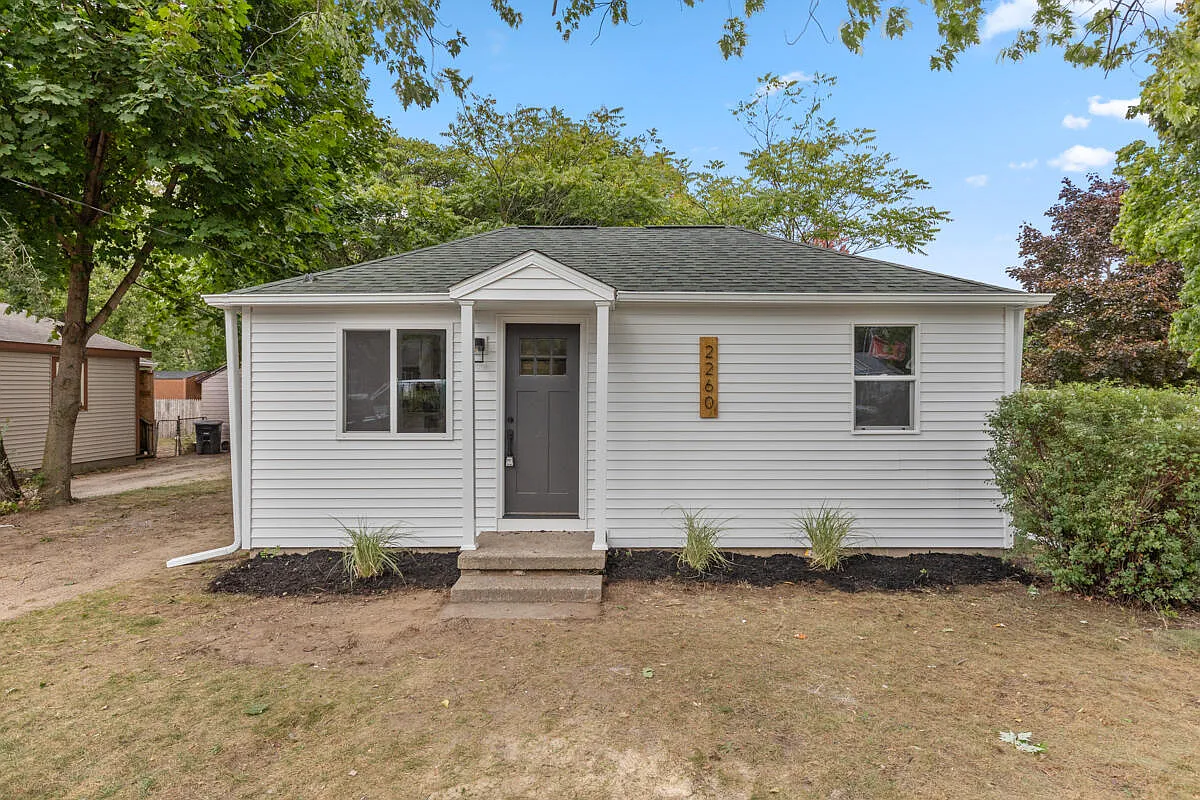 2260 Hughes Ave photo 1