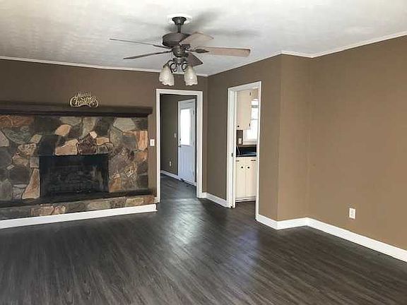 3rd image of 211 Chuckwood Dr