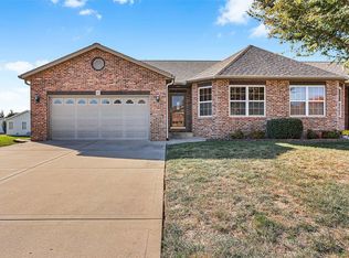 87 Brooks Dr, Bethalto, IL 62010
