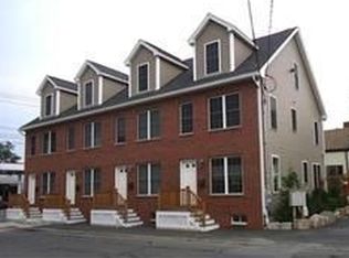 21 Maplewood Ave APT A, Gloucester, MA 01930