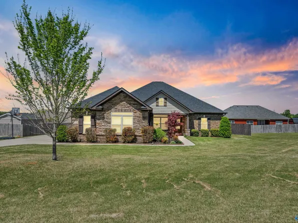 218 Southern Wind Dr, New Market, AL 35761