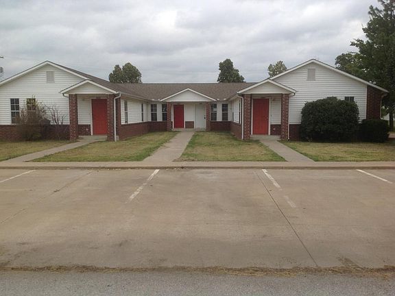 2nd image of 402 NW 6th St