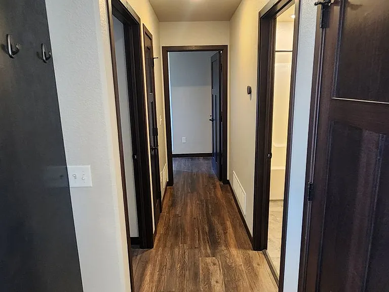 557 Mace Dr — Photo 5