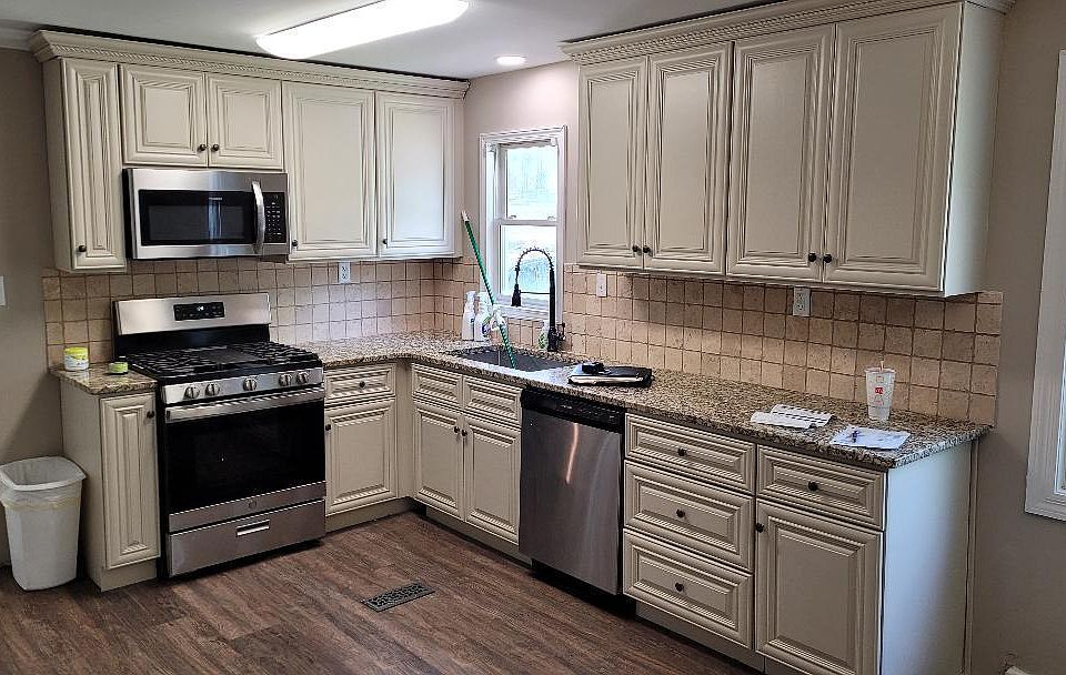 2nd image of 150 E Pershing St