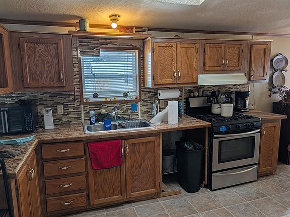 5th image of 121 Crystal Ave