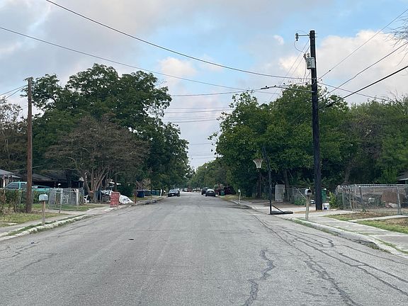 4th image of 1102 Chalmers Ave