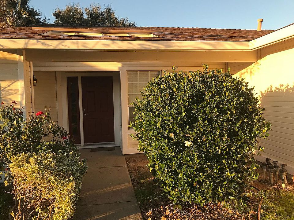1st image of 1335 Foxhollow Way