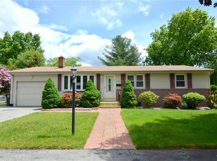 190 Lake Garden Dr, Cranston, RI 02920