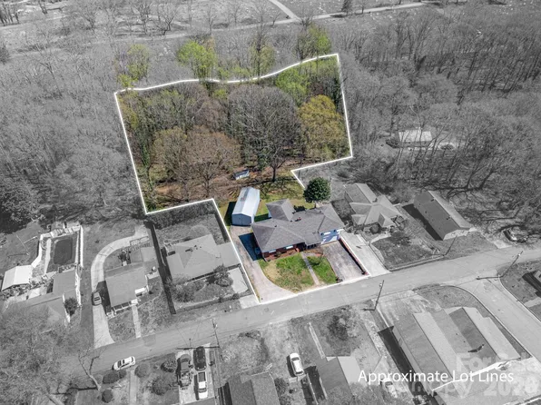 608 N State St, Lincolnton, NC 28092