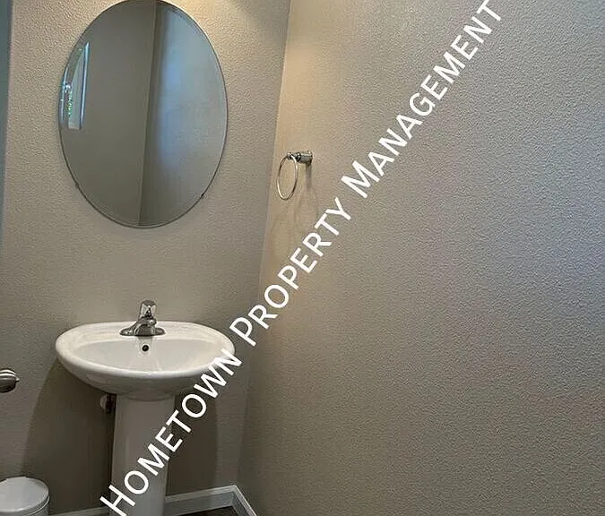 3332 Juno Ct NE — Photo 3