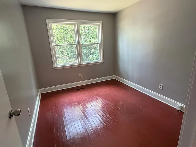 166 Buckingham Ave — Photo 5