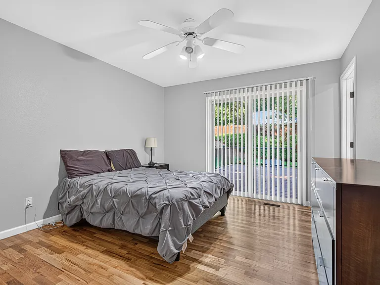 870 S Oregon St — Photo 16