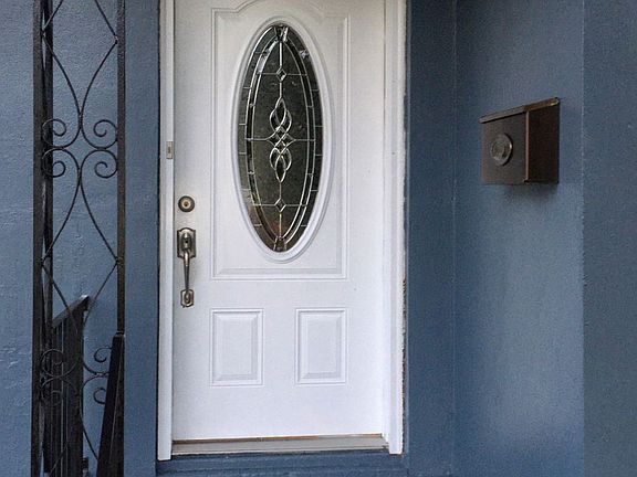 3rd image of 1976 Lakewood Cir N
