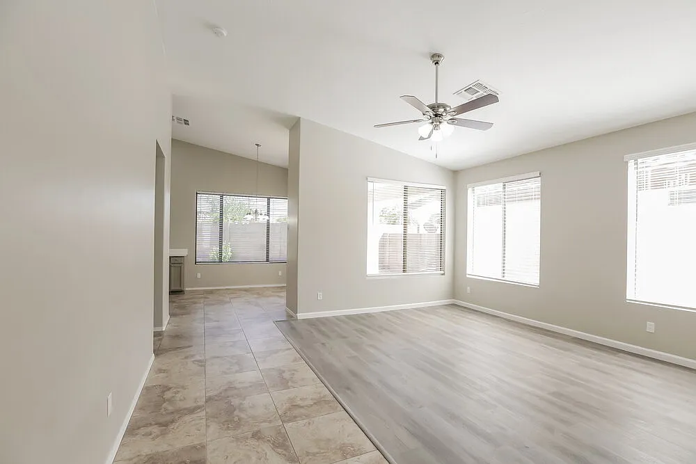 3 bed, 2.0 bath, 1390 sqft, $2,120 — Photo 3