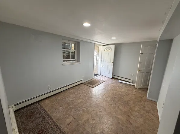 40 W 9th St, Deer Park, NY 11729