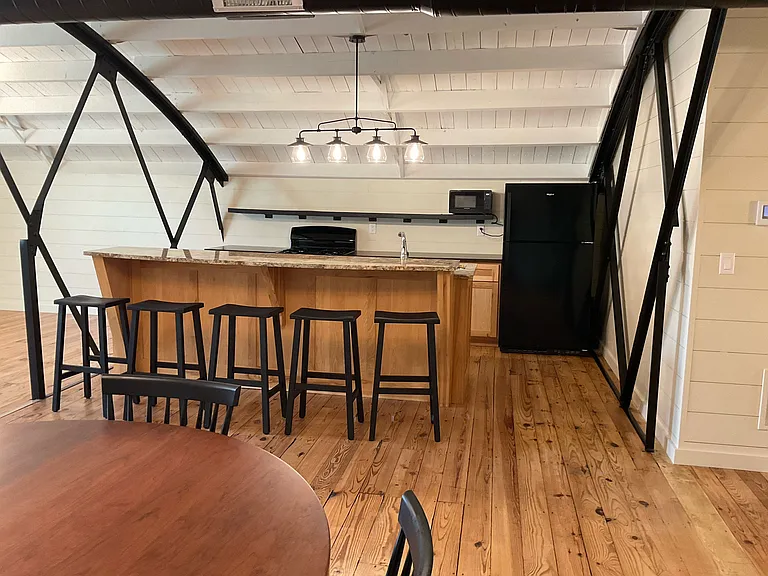 112 E 1st St — Photo 5