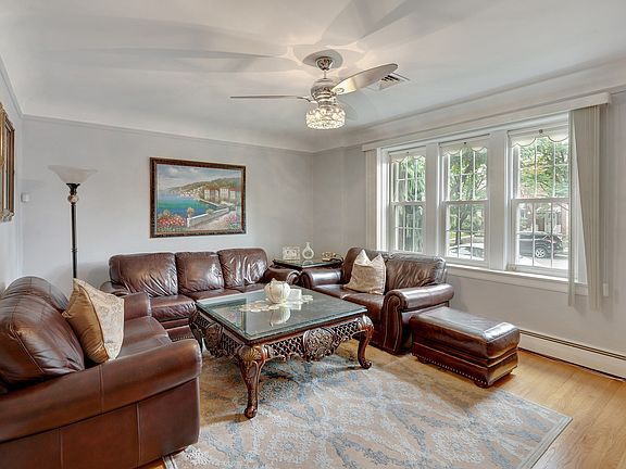 3rd image of 3232 N Oak Park Ave