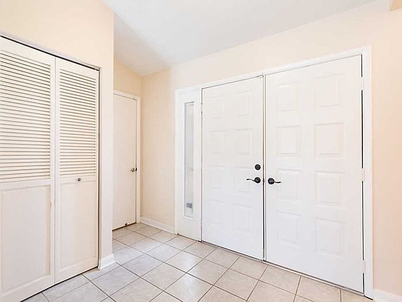 2nd image of 10715 Kasmir Ct