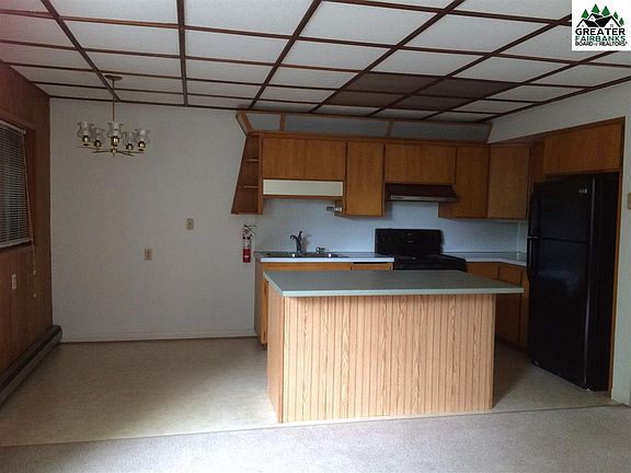 3rd image of 94 Farewell Ave