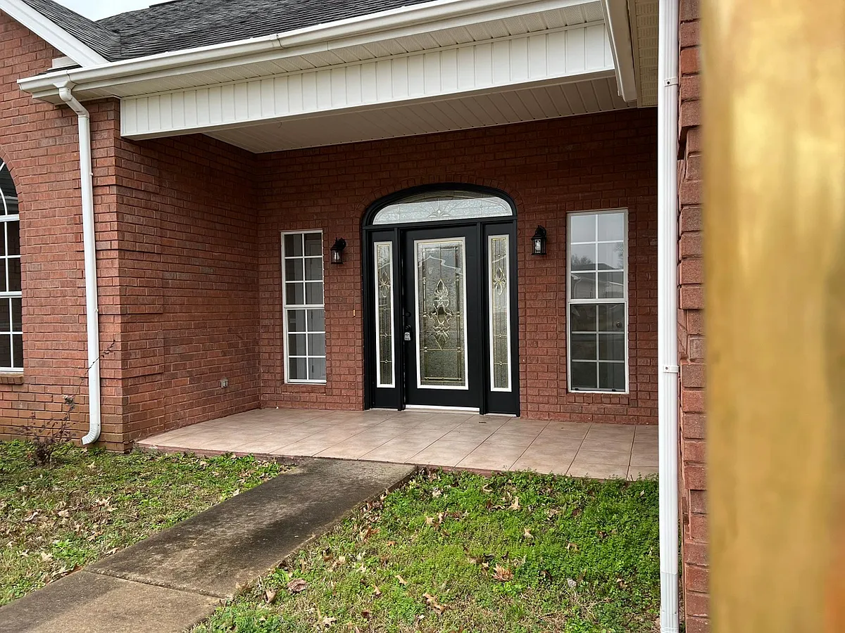 Building Photo - 112 Creekview Trl