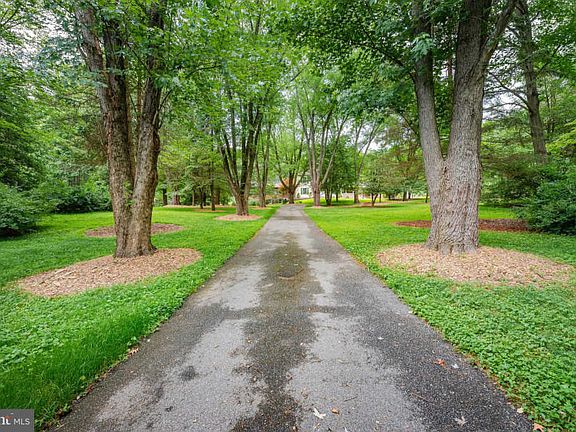 5th image of 3442 Rosemary Ln