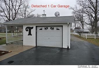 3rd image of 723 W Broadway