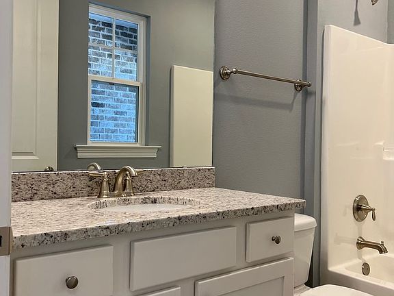 5th image of 203 Laurel Oaks Dr