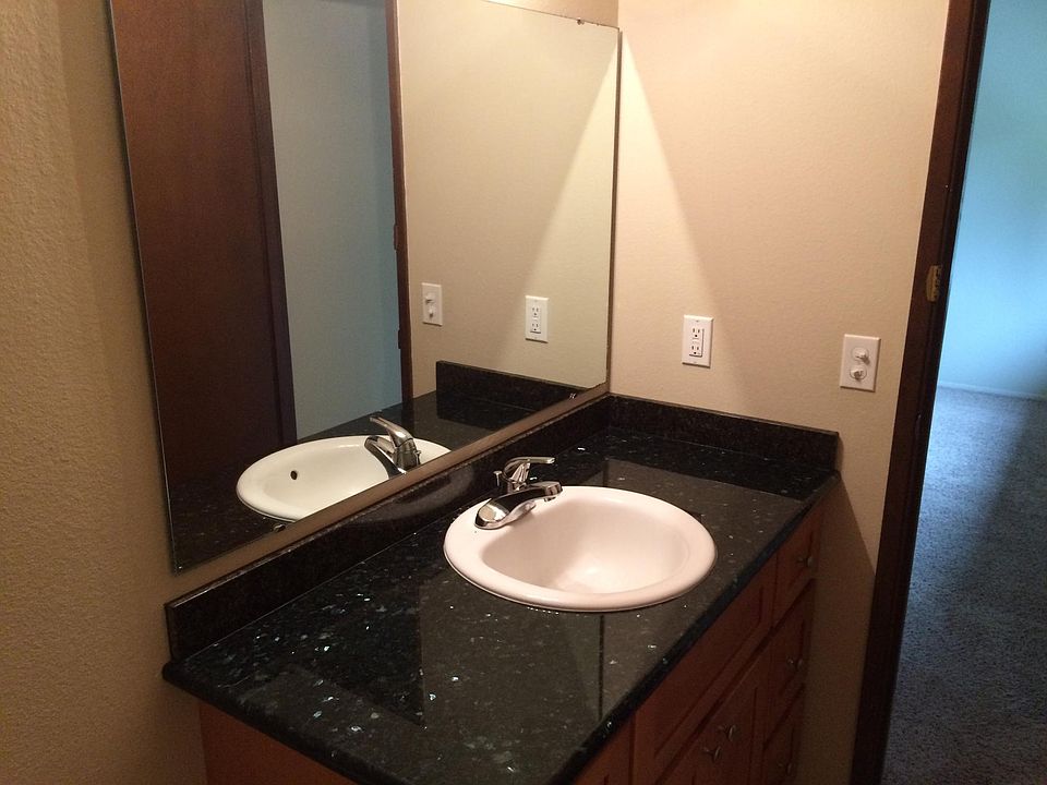 1st image of 1452 Vista Dr