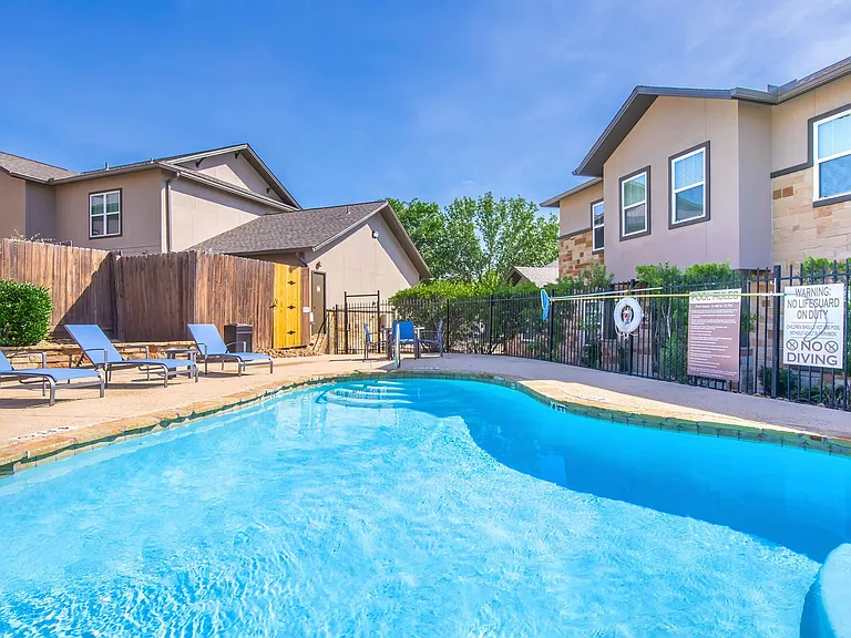 Sierra Condos — Photo 16
