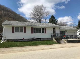 531 S 2nd St, Lansing, IA 52151