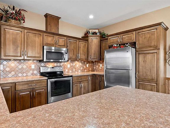 4th image of 133 Fairlawn Ct