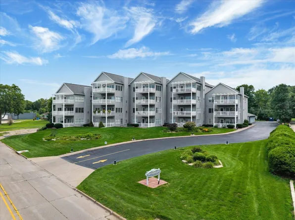 4412 River Dr Unit 402, Moline, IL 61265